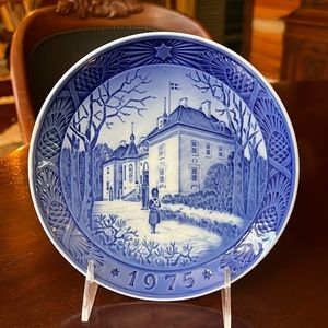 Royal Copenhagen Blue & White Annual Christmas Plate - 1975